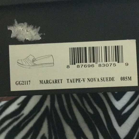 Women Shoes - Picture 4 of 5